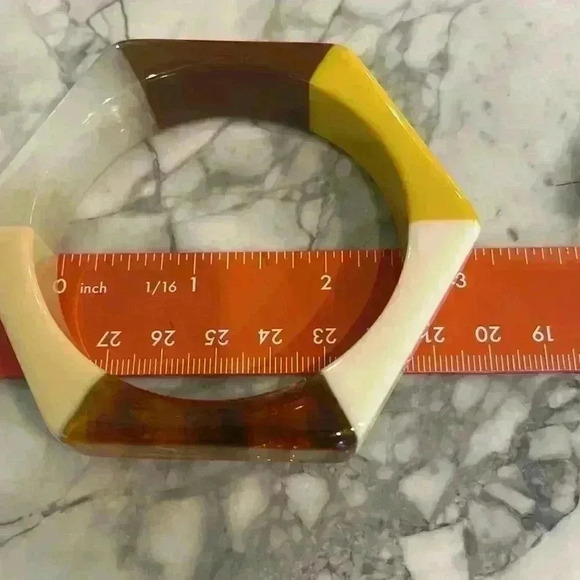 Acrylic Geo Shape Bracelet - Picture 3 of 3